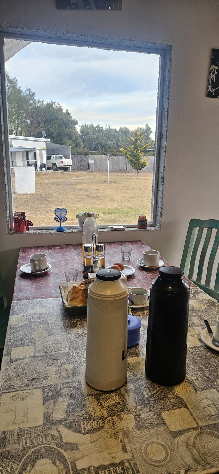 El comedor con luz de la mañana